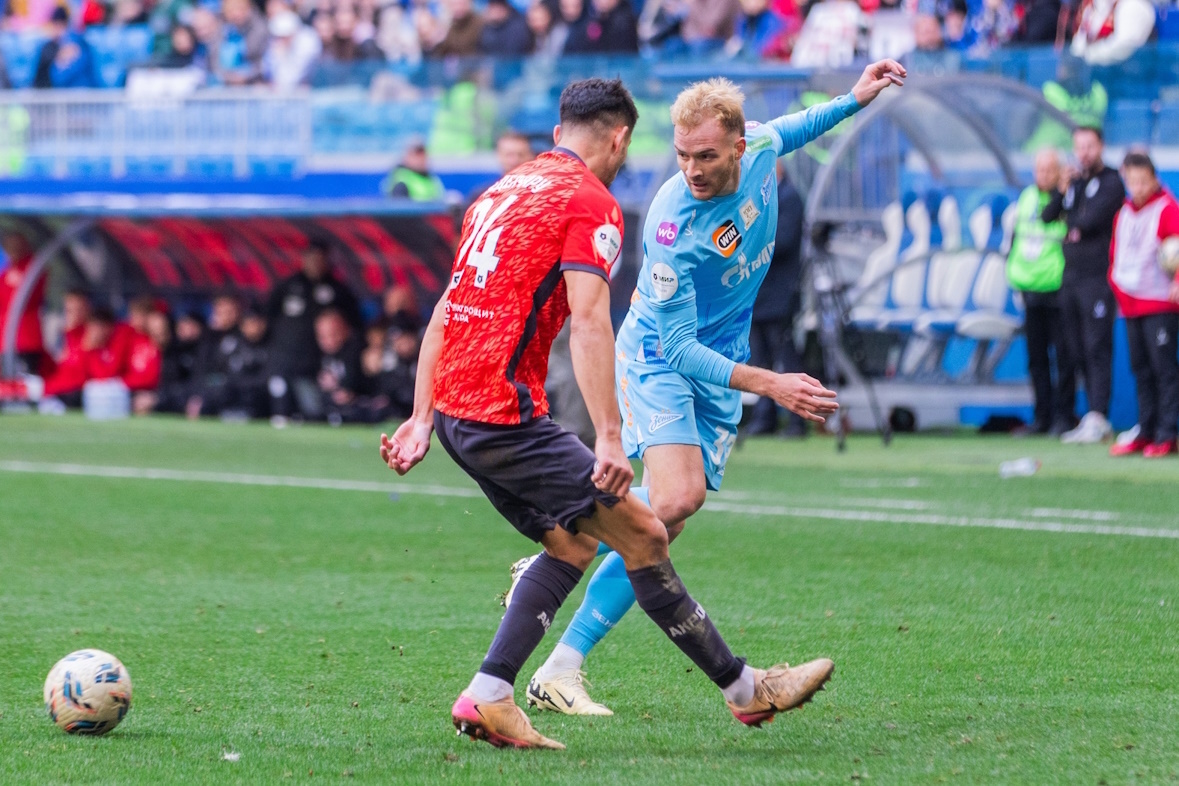 Йонуц Неделчару и Лусиано Гонду.