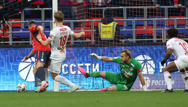 Защитник ЦСКА Данил Круговой забивает гол в ворота «Спартака» в матче 11-го тура РПЛ 5 октября.