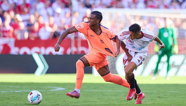 «Севилья» победила «Барселону» в матче 8-го тура ла лиги — 4:1.