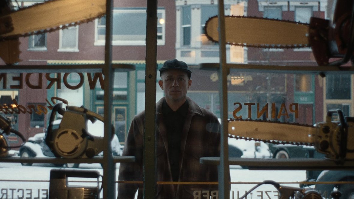 Кадр из сериала «Монстр. История Эда Гейна», реж. Макс Уинклер, Netflix