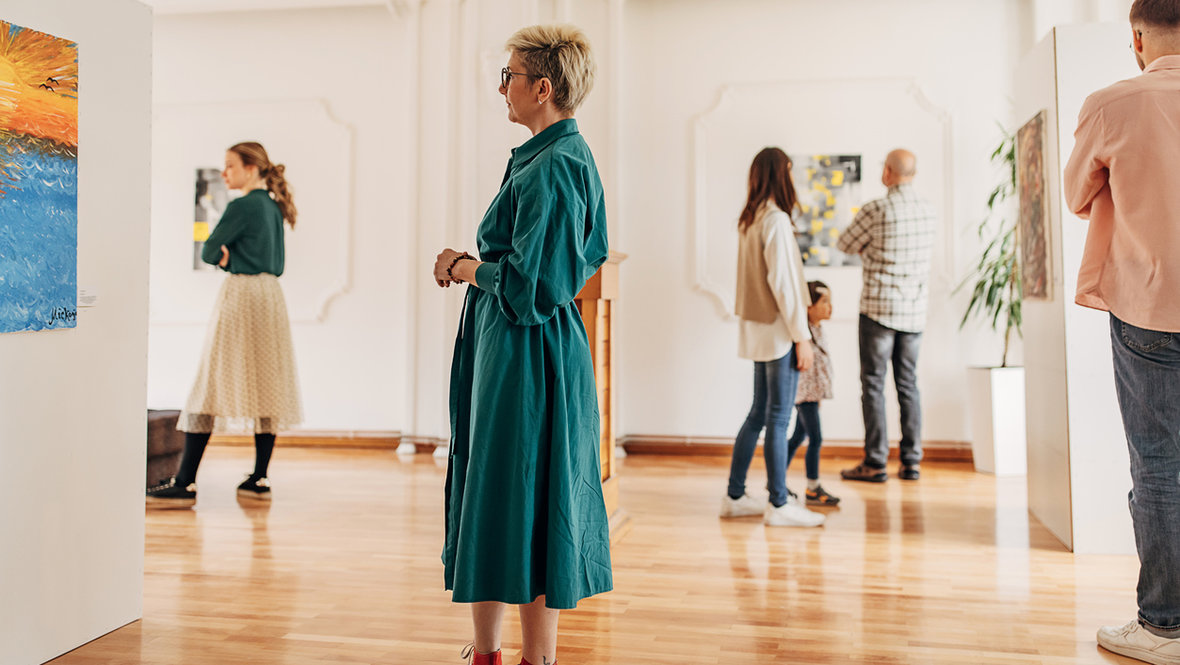 Люди в музее