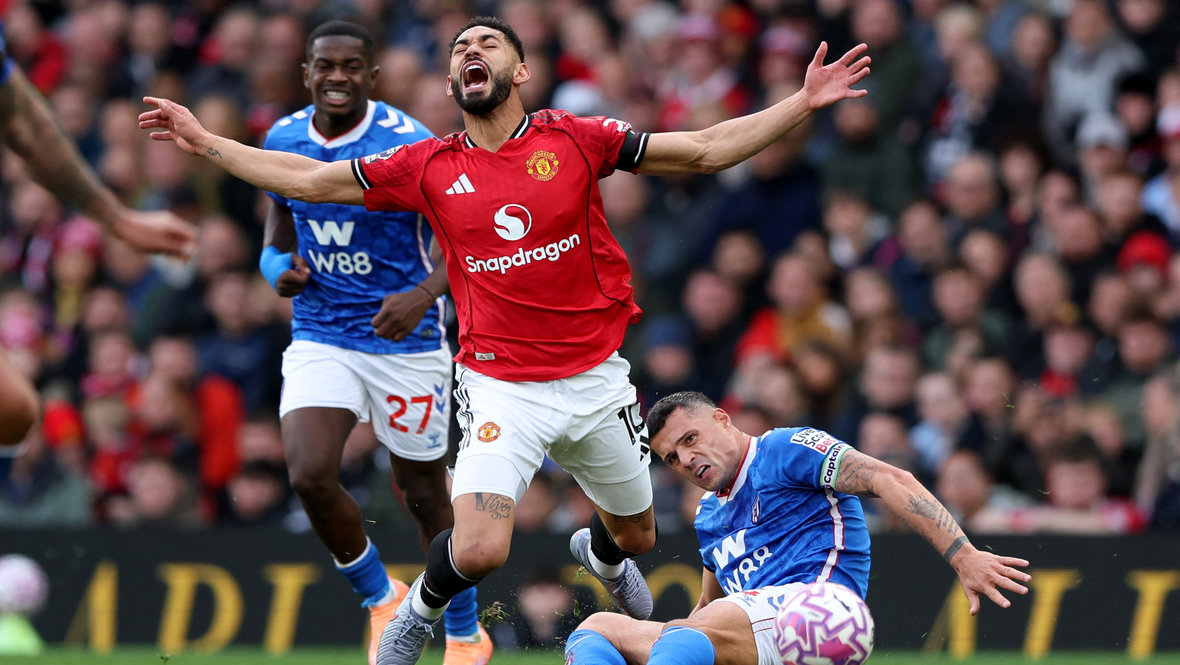 Форвард «Манчестер Юнайтед» Матеус Кунья (в центре) в матче с «Сандерлендом».