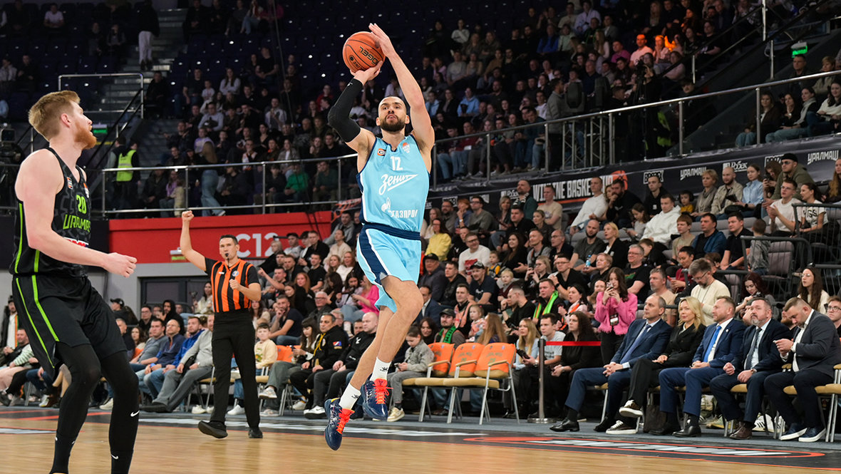 Баскетболист «Зенита» Георгий Жбанов в матче с «Уралмашем».