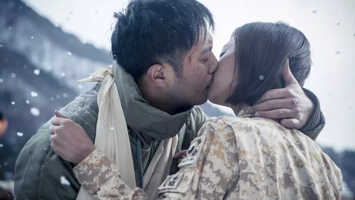 Кадр из сериала «Потомки солнца», реж. Ли Ын Бок, Пэк Сан Хун, Ю Джон Сон, SBS