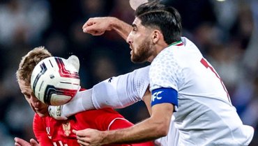 И это не красная? Иранец шипами срезал Мелехину пол-уха приемом из карате, но получил лишь желтую