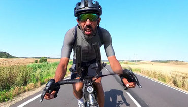 Французского велосипедиста обвинили в незаконном пересечении границы России. Спортсмен хотел побить мировой рекорд