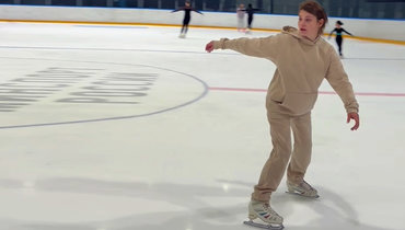 Алена Косторная идет на новый рекорд: вышла на лед через 10 дней после того, как сообщила о родах