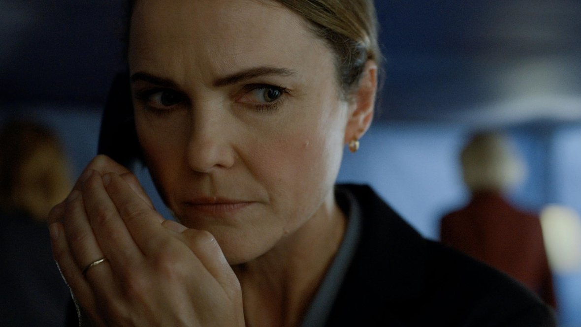 Кадр из сериала «Дипломатка», реж. Алекс Грейвз, Эндрю Бернштейн, Саймон Селлан Джонс и др., Netflix