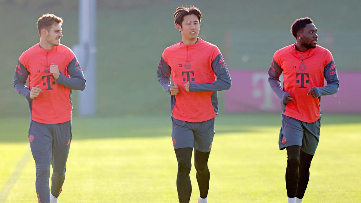 Йосип Станишич, Хироки Ито и Альфонсо Дэвис («Бавария»).