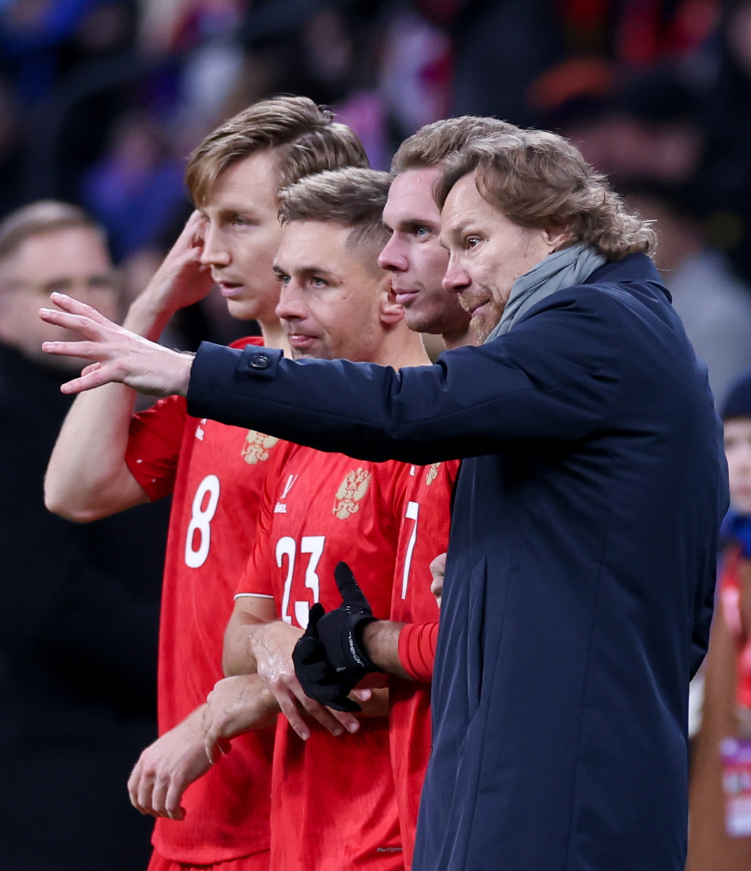 Песня Лещенко, футболки в честь Симоняна: Россия разгромила Боливию