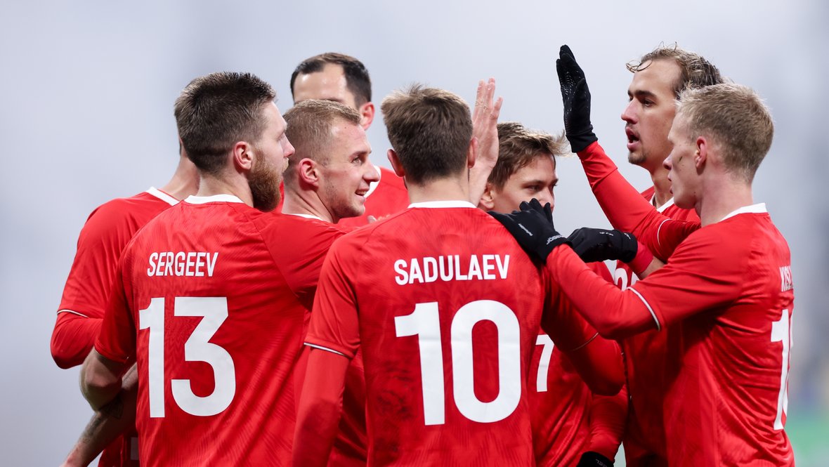 Футболисты сборной России празднуют гол в ворота Боливии (3:0) 14 октября.