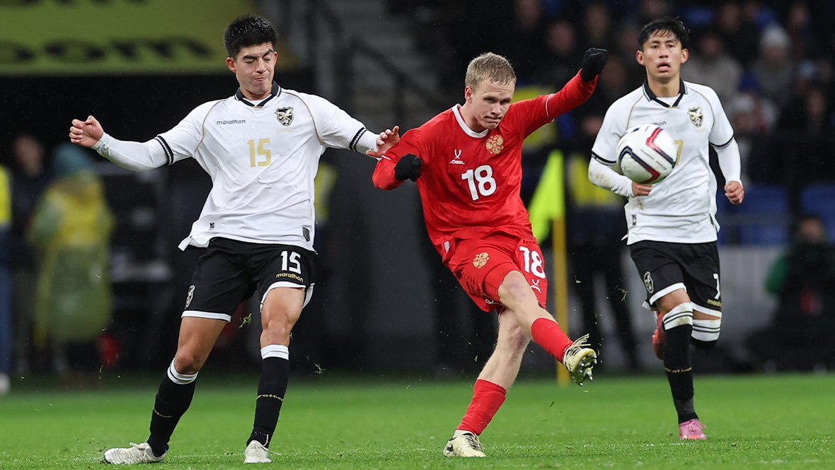 Матвей Кисляк (в центре).