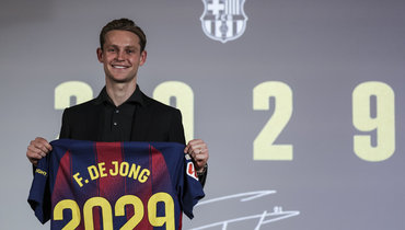 «Барселона» продлила контракт с де Йонгом до 2029 года