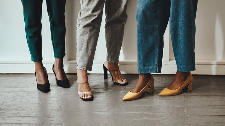 Женские ноги и туфли