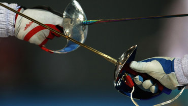 «Я плакала всю ночь». Отстраненная за отказ соревноваться с трансгендером американская фехтовальщица выступила в Конгрессе США