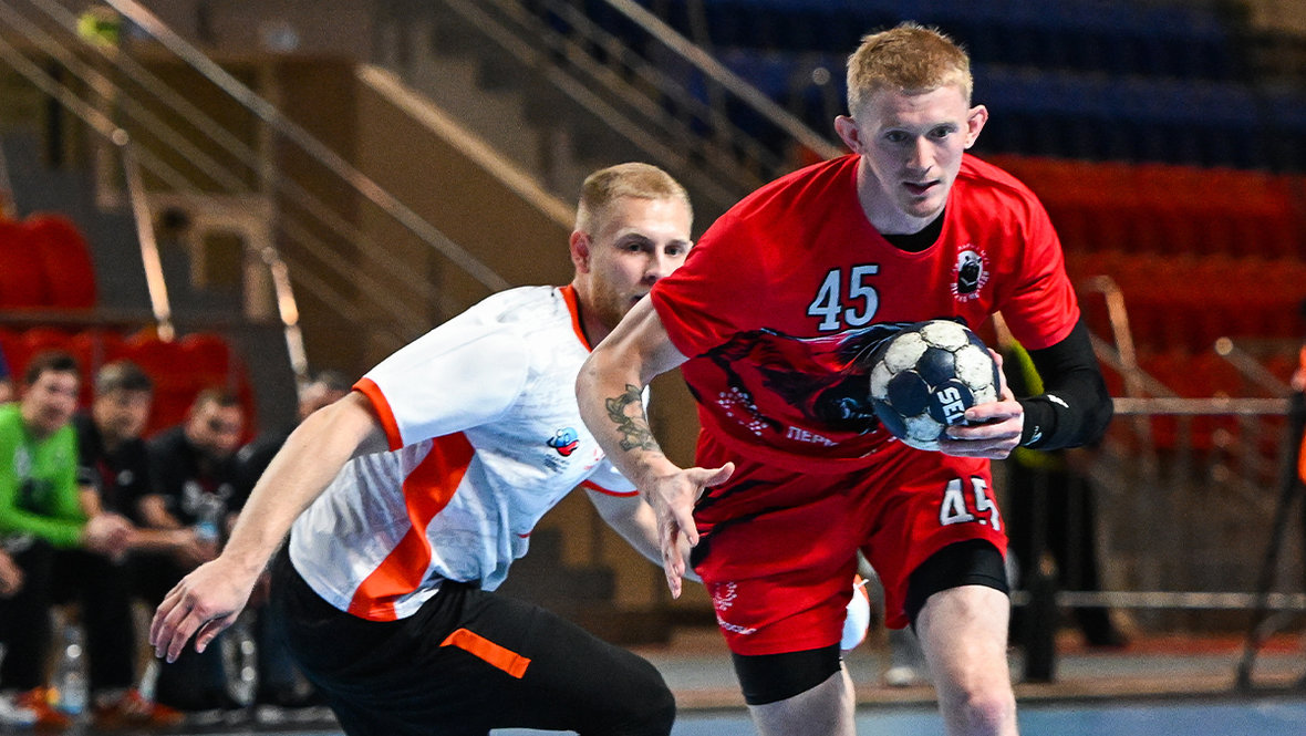 Александр Аркатов (справа).