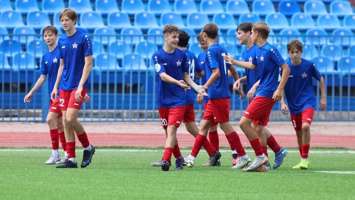 Футболисты «СКА-Хабаровска» в матче ЮФЛ.