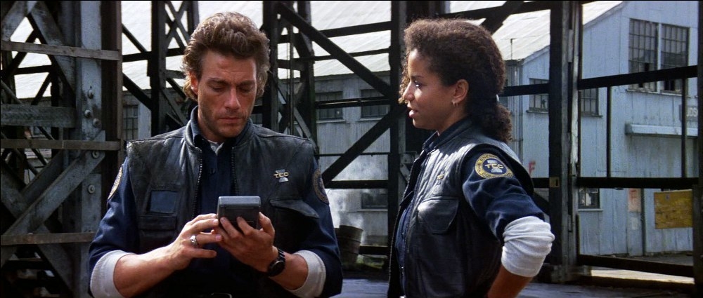 Кадр из фильма «Патруль времени», режиссер Питер Хайамс, Universal Pictures