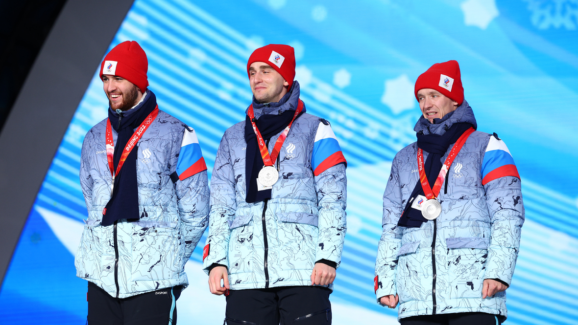 Даниил Алдошкин, Сергей Трофимов и Руслан Захаров — серебряные призеры командной гонки Олимпиады-2022.