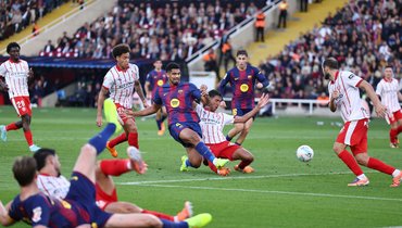 «Барса» вырвала победу в дерби, немецкая классика за «Баварией». «Интер», «Марсель» и «Арсенал» захватили лидерство