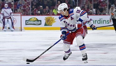 Нападающий «Рейнджерс» Артемий Панарин.