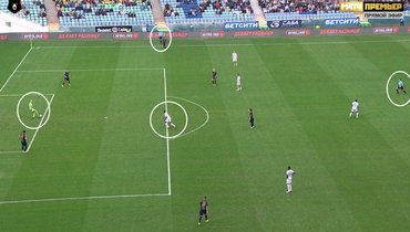 Судья Егор Егоров после ВАР-проверки объявил об отмене гола Вендела из-за действий Матео Кассьерры.