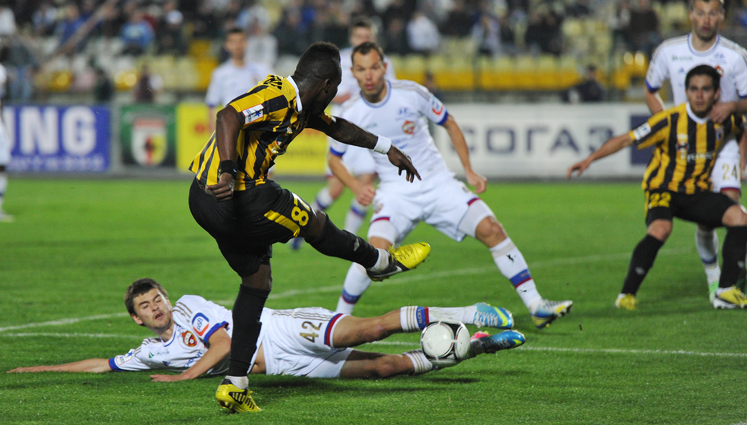 Ройстон Дренте в матче «Алании» против ЦСКА.