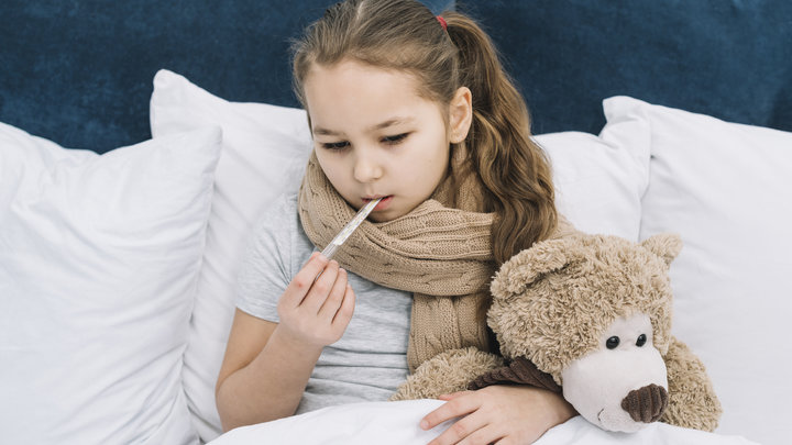 Девочка болеет