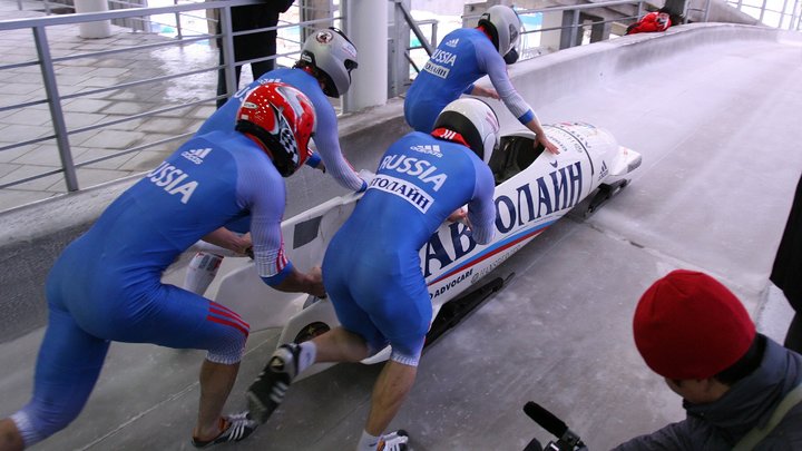 Наших бобслеистов и скелетонистов возвращают на международную арену? Трибунал IBSF признал запрет на участие россиян незаконным