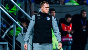 Главный тренер «Факела» Олег Василенко.