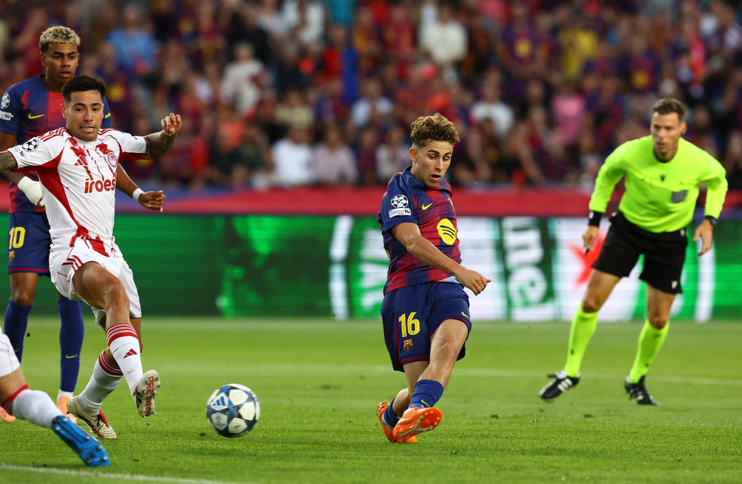 Вингер «Барселоны» Фермин Лопес в матче против «Олимпиакоса».