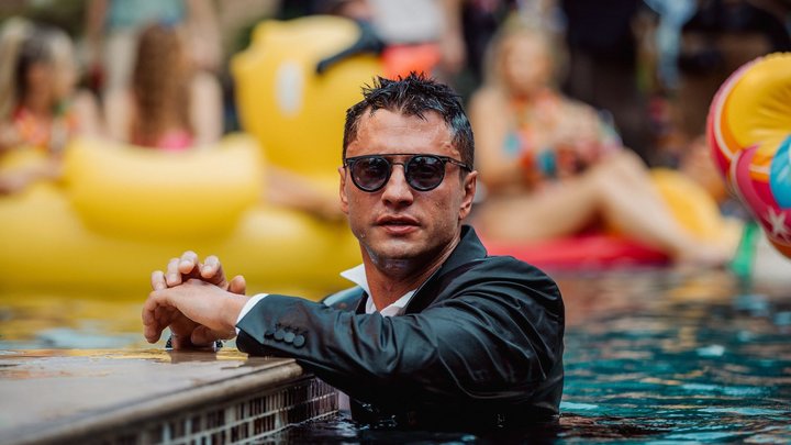 Кадр из фильма «Мажор в Дубае», реж. Егор Чичканов, продюсерский центр «Среда», Плюс Студия, BAR Production