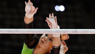 Гимнастка Мельникова выиграла золото ЧМ в Джакарте в многоборье