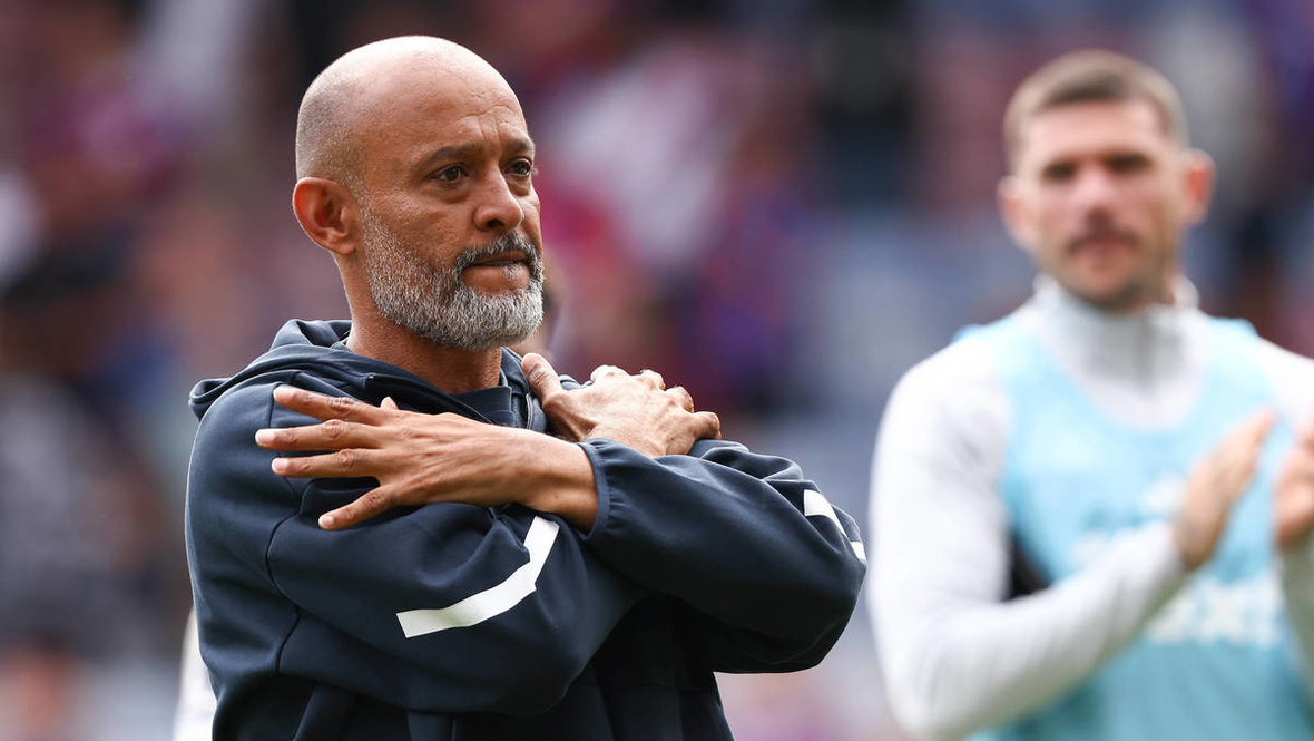 Нуну Эшпириту Санту («Ноттингем Форест»).