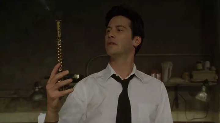 Кадр из фильма «Константин: Повелитель тьмы», реж. Ф. Лоуренс, Warner Bros. Pictures