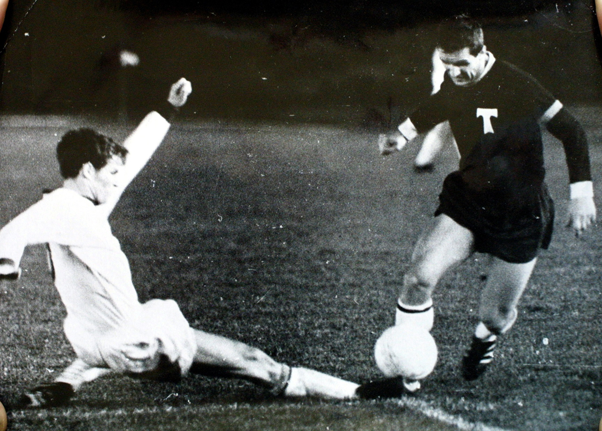 Капитан «Торпедо» Виктор Шустиков в игре.