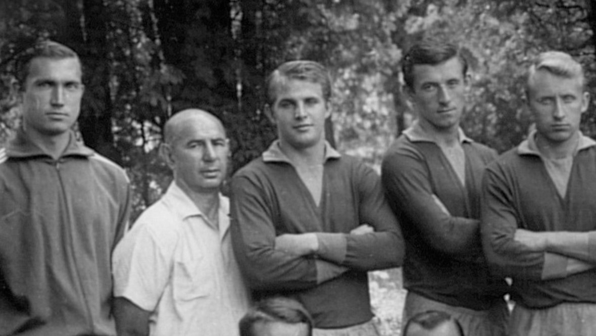 Николай Маношин (крайний слева).