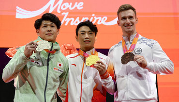 Даниел Маринов (справа).