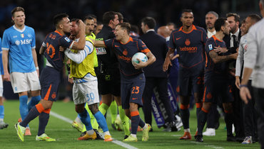 Перепалка Лаутаро Мартинеса и Антонио Конте в матче «Наполи» — «Интер» (3:1) 25 октября.