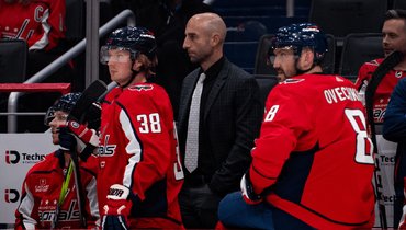 Один из тренеров Овечкина обвинен в домашнем насилии. «Вашингтон» уволил помощника Карбери