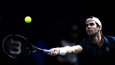 Хачанов прошел во второй круг турнира в Париже