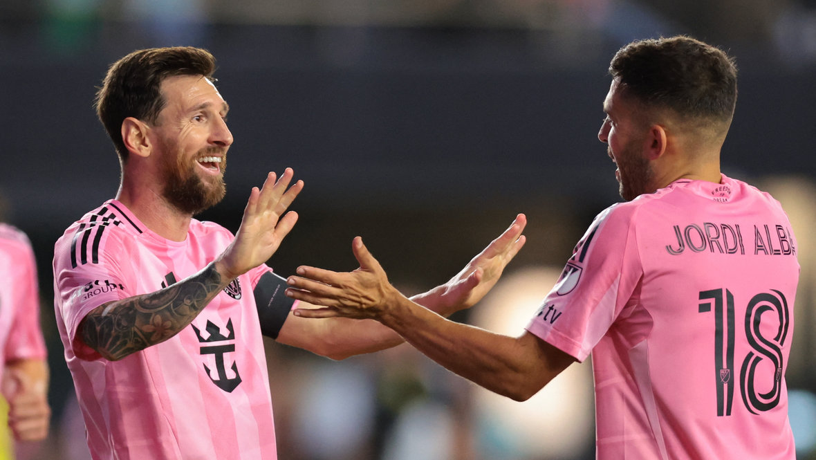 Лионель Месси и Жорди Альба.