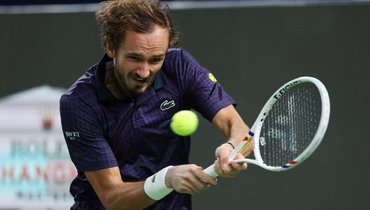 Медведев вышел во второй круг «мастерса» в Париже