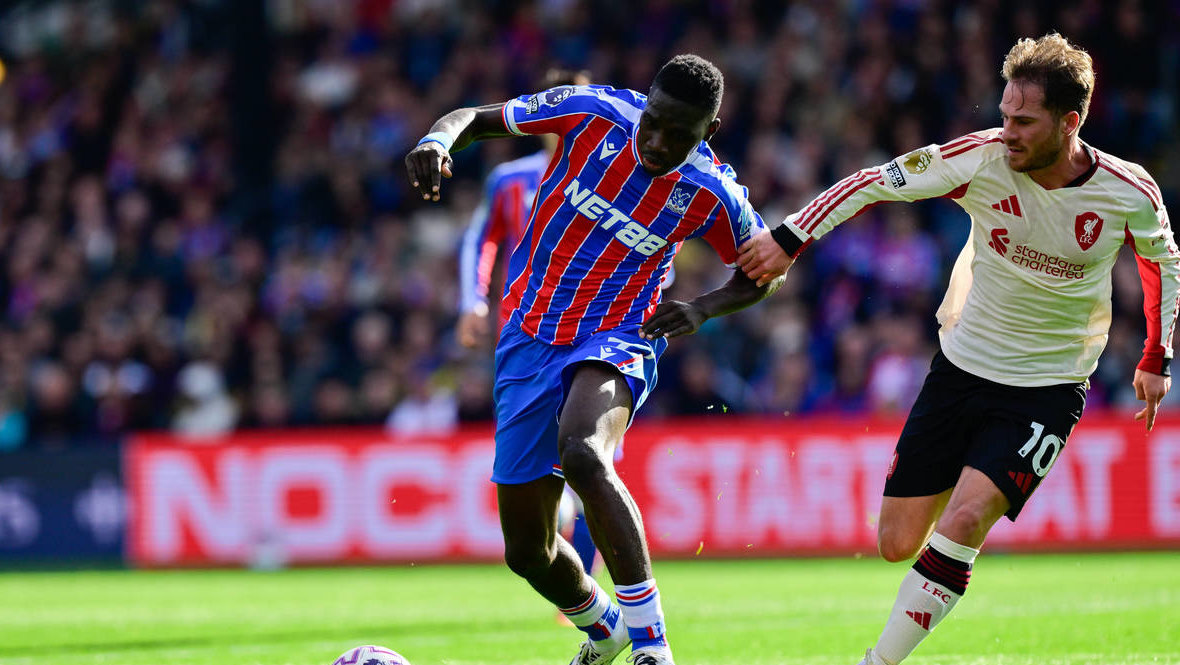 Исмаила Сарр и Доминик Собослаи («Кристал Пэлас» — «Ливерпуль»).