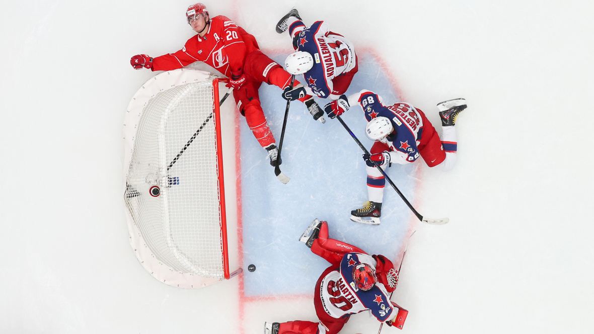 Промах Локхарта и поиск мужей: кадры дерби «Спартака» и ЦСКА