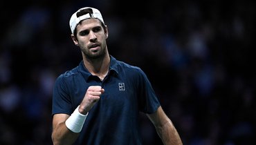 Хачанов уверенно победил молодого таланта. Неудачно провел лишь пару геймов во второй партии