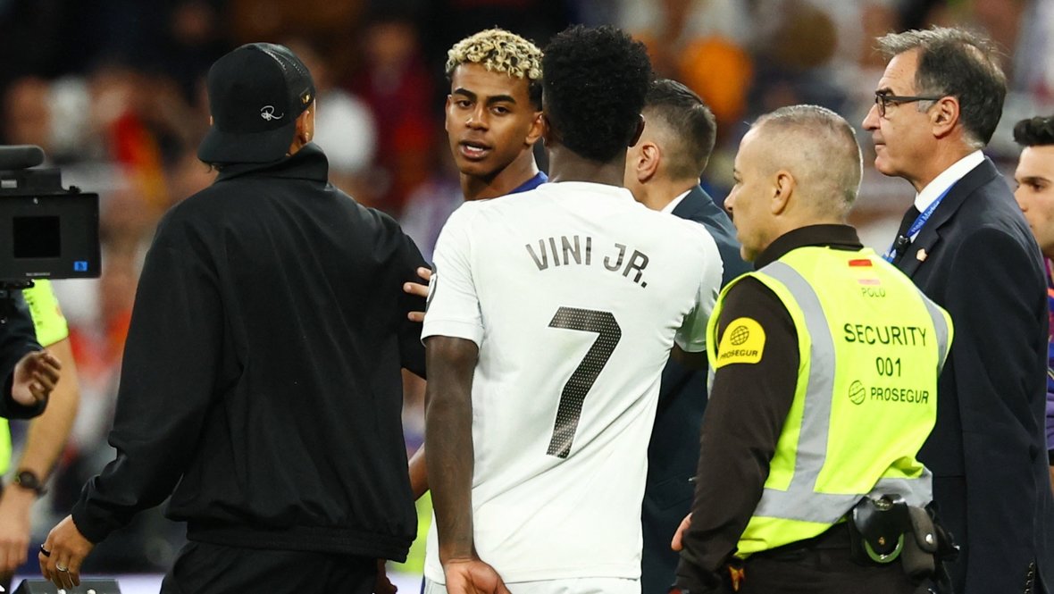 Ламин Ямаль и Винисиус устроили потасовку после матча «Реала» и «Барселоны».