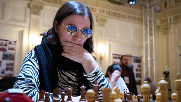 «Знакома с творчеством Корчного, но стиль создаю свой». Чарочкина — об игре в очках, проблеме читерства и личном прогрессе