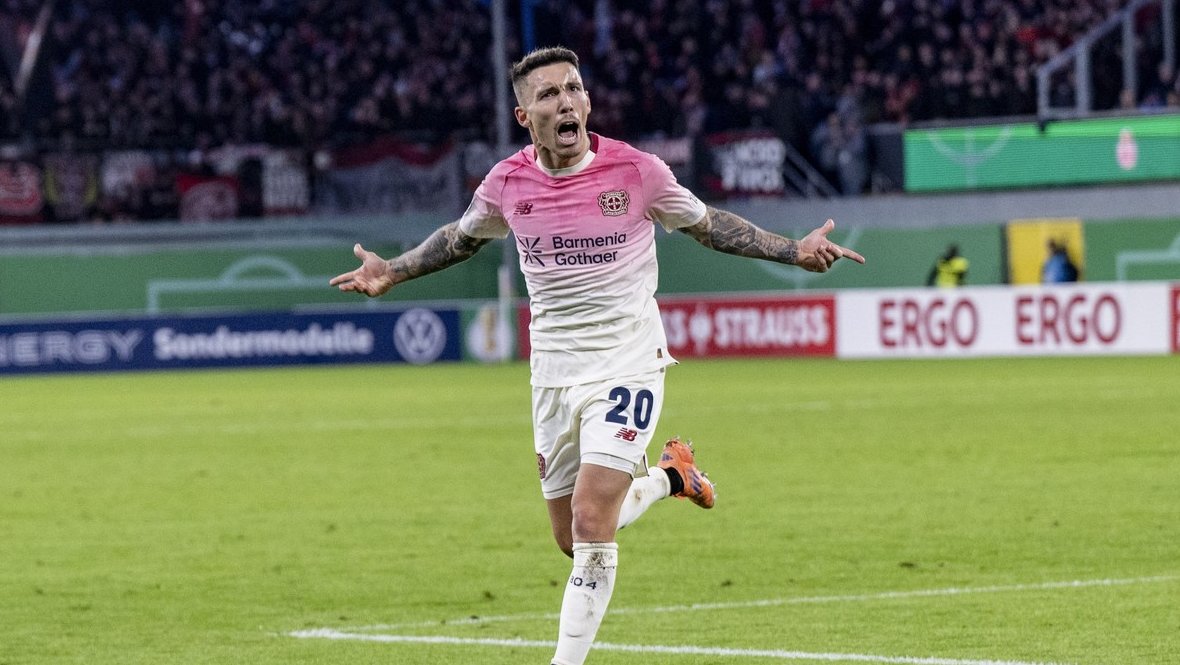 Алекс Гримальдо («Байер»).