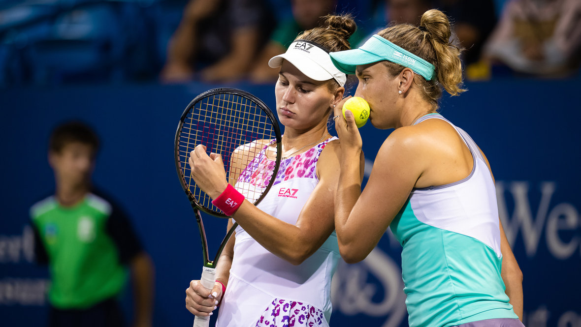 Вероника Кудерметова и Элизе Мертенс.